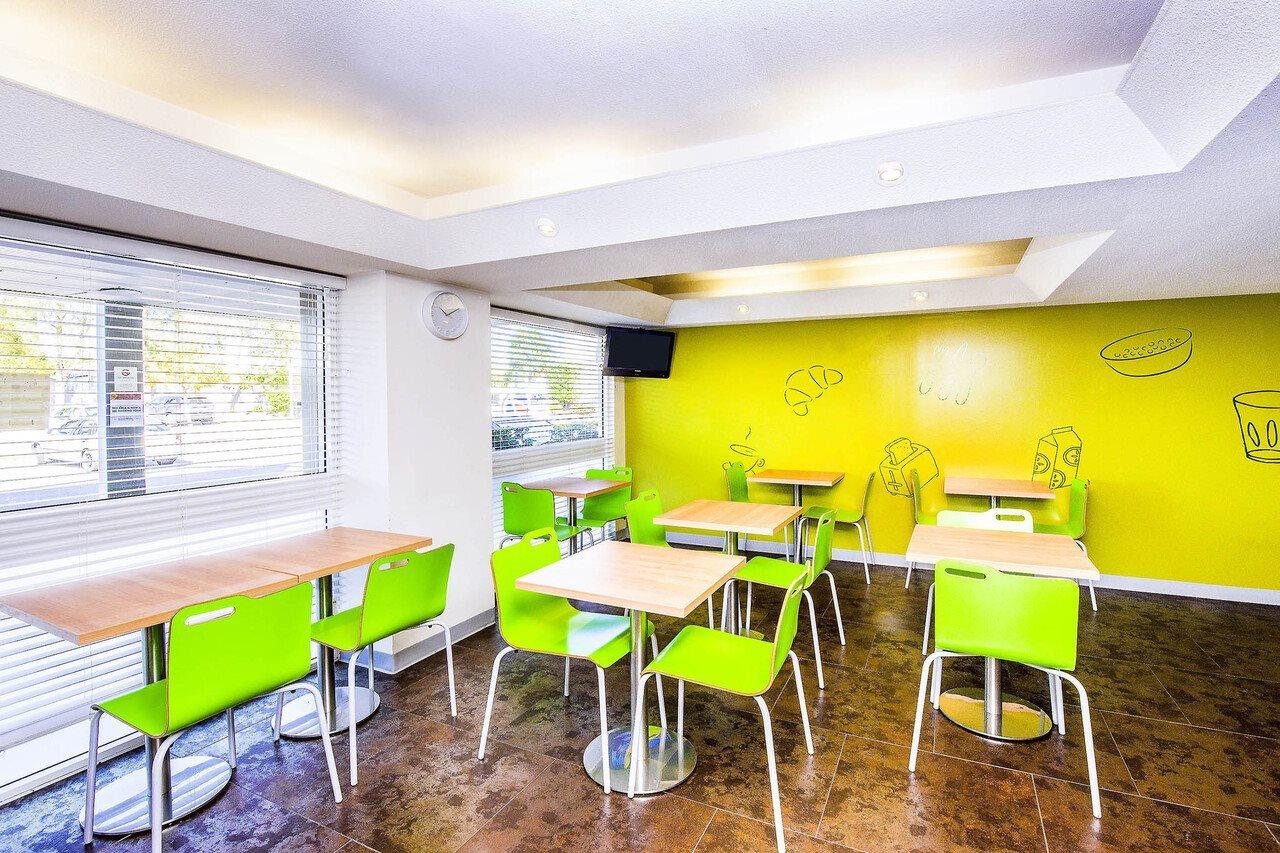 Ibis Budget Camberra Exterior foto