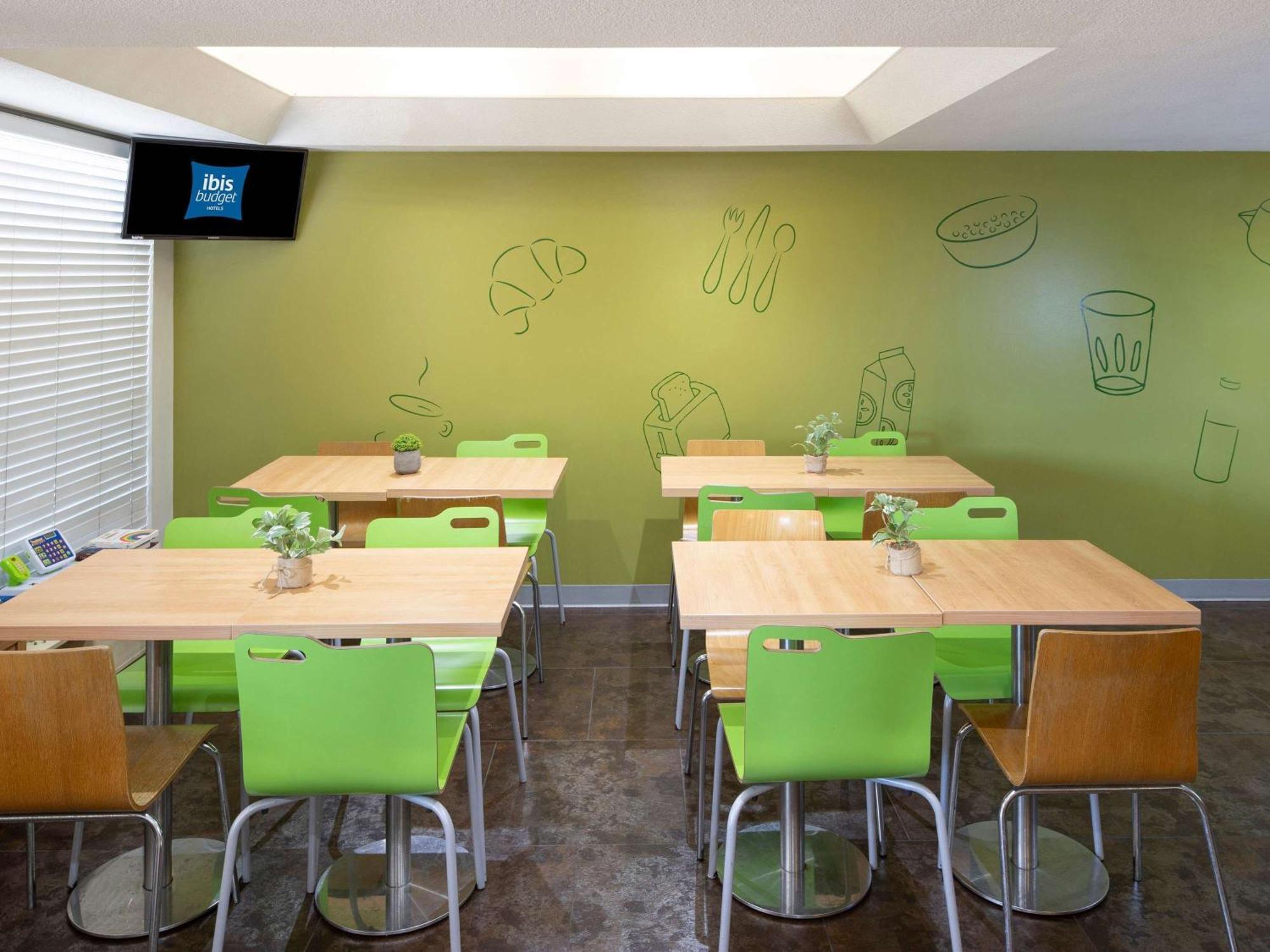 Ibis Budget Camberra Exterior foto