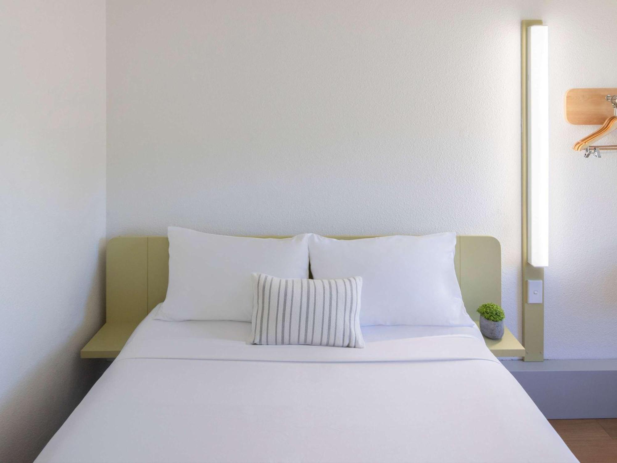 Ibis Budget Camberra Exterior foto
