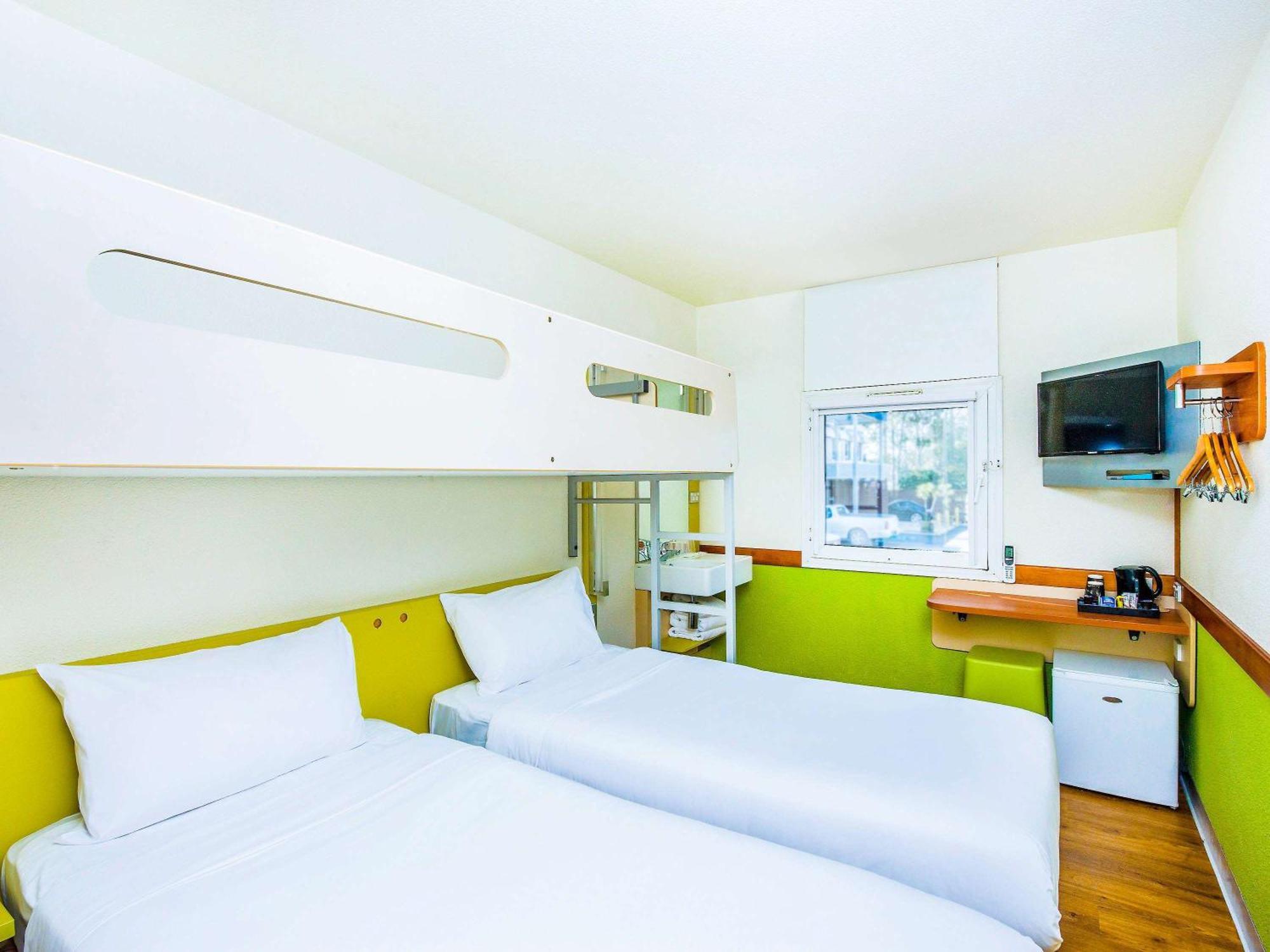 Ibis Budget Camberra Exterior foto