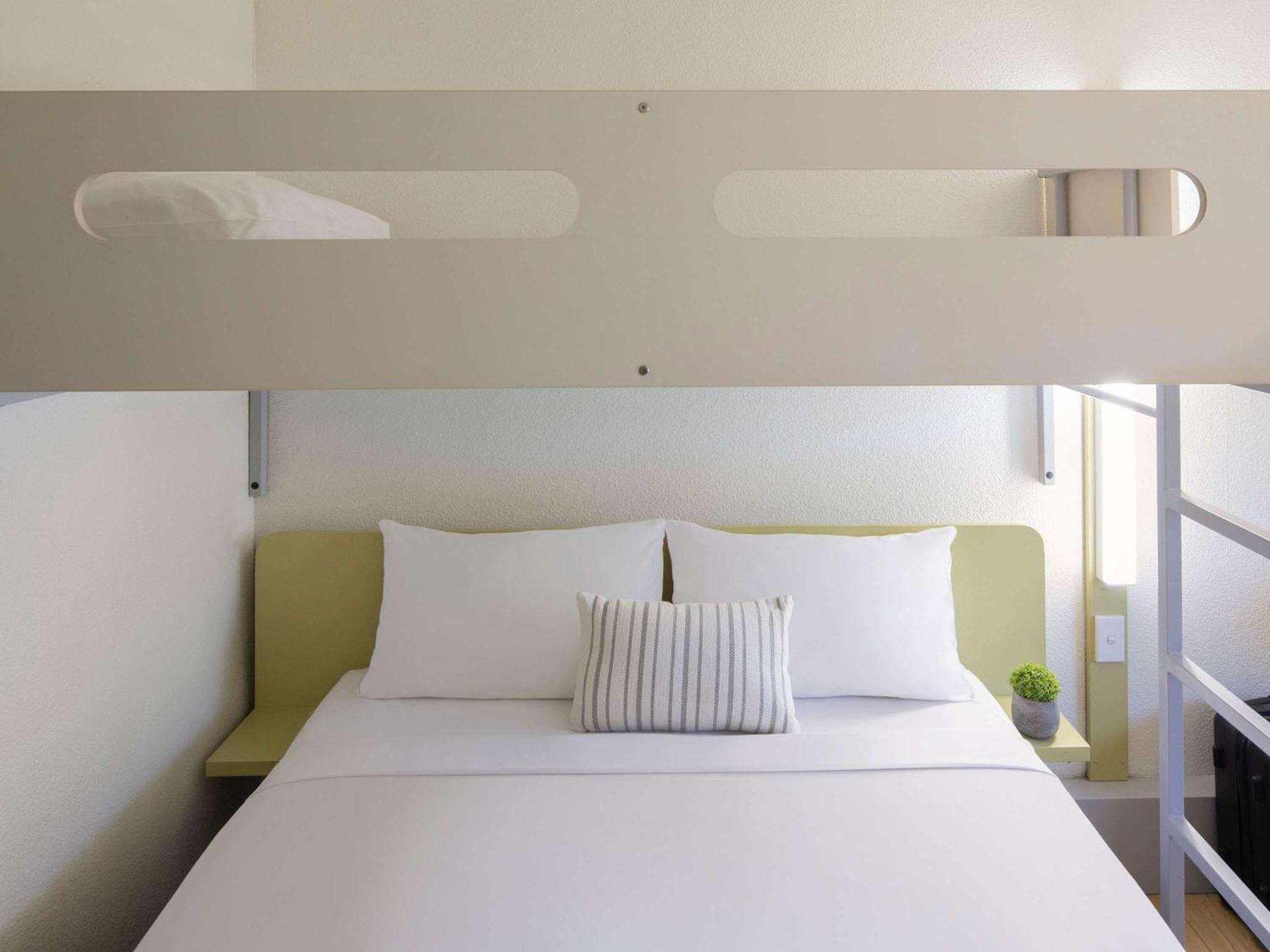Ibis Budget Camberra Exterior foto