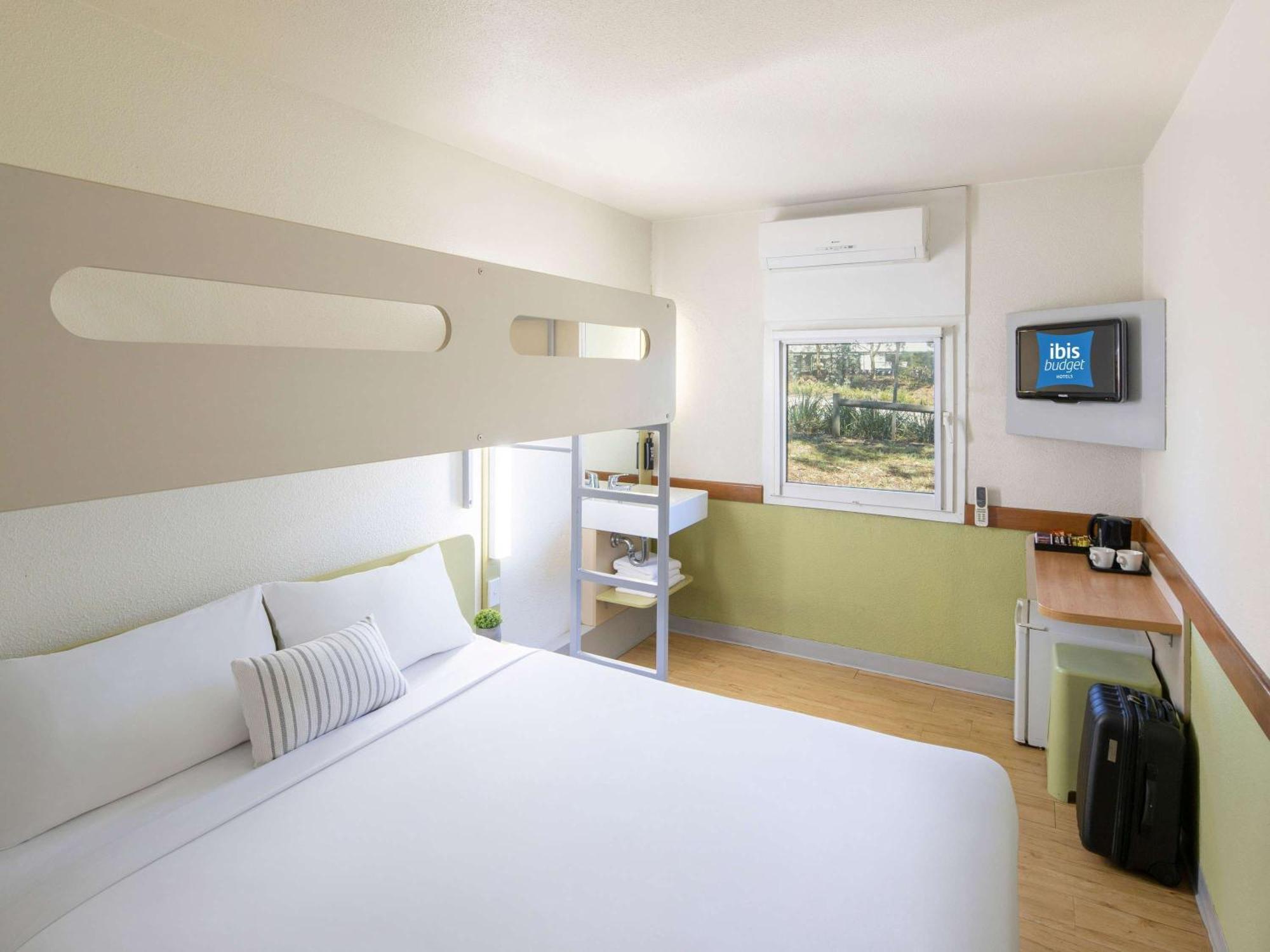 Ibis Budget Camberra Exterior foto