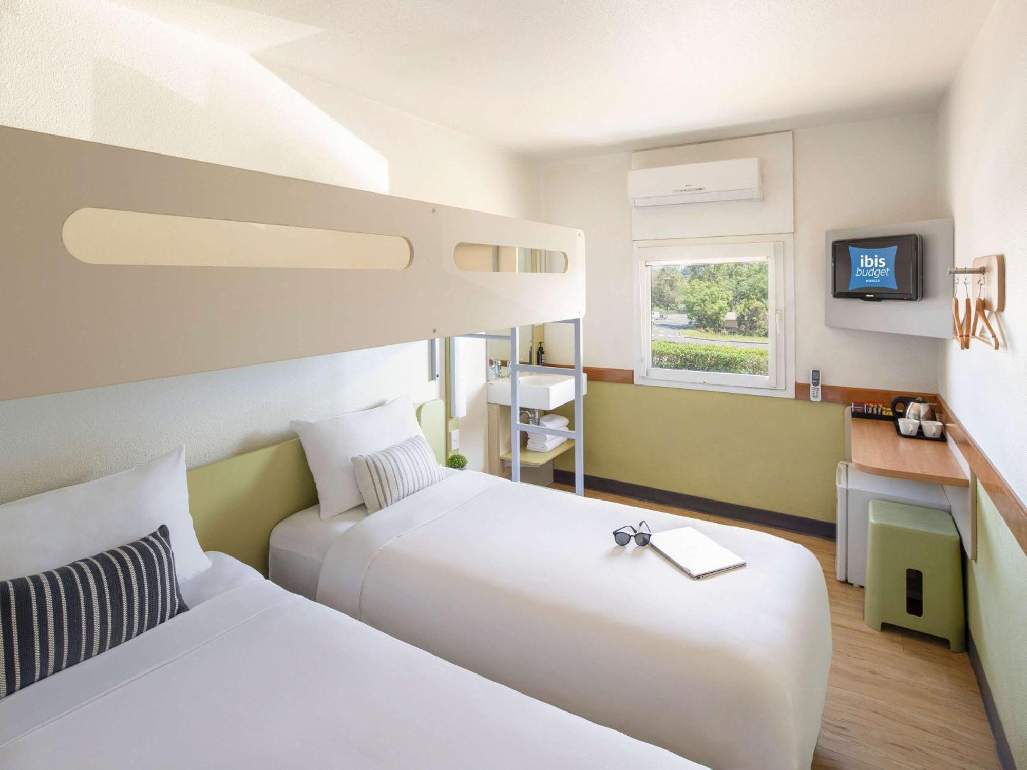 Ibis Budget Camberra Exterior foto