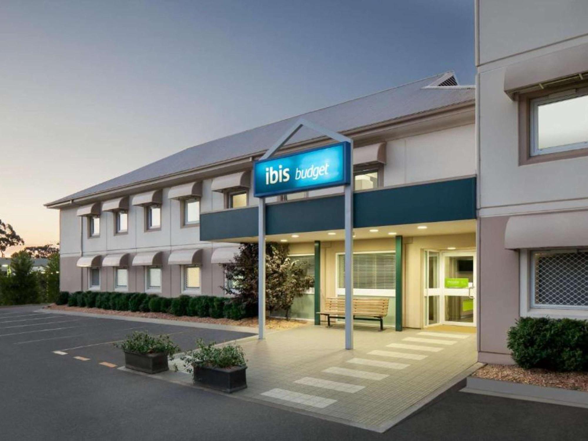 Ibis Budget Camberra Exterior foto