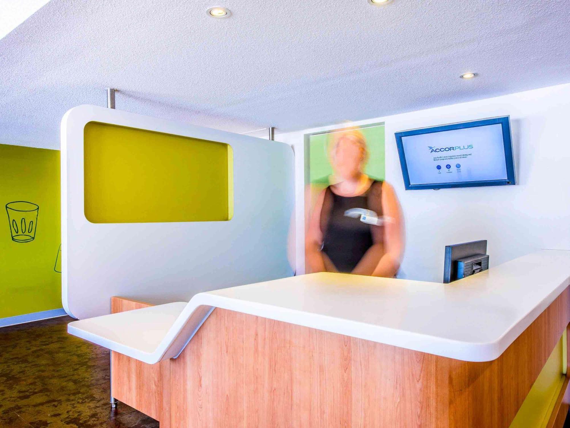 Ibis Budget Camberra Exterior foto