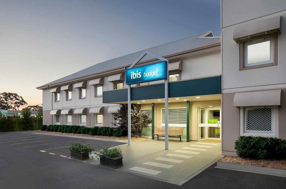 Ibis Budget Camberra Exterior foto