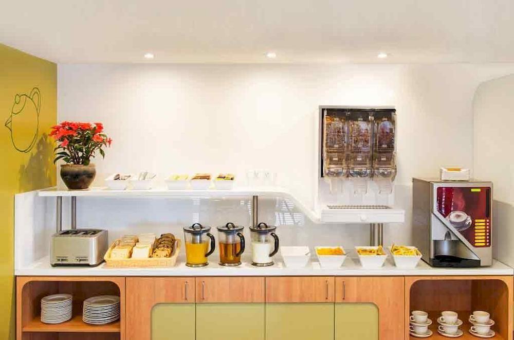 Ibis Budget Camberra Exterior foto