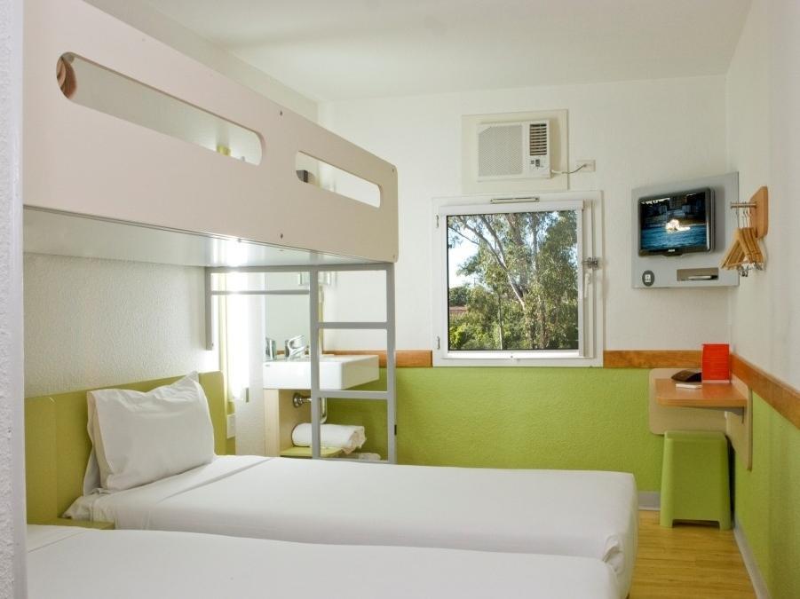 Ibis Budget Camberra Exterior foto