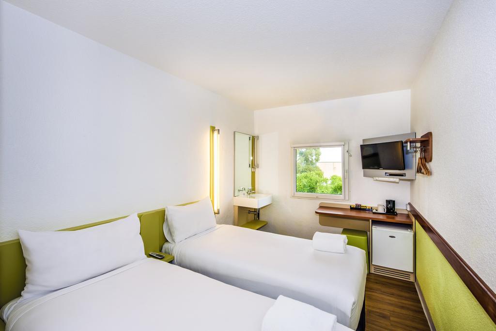 Ibis Budget Camberra Exterior foto