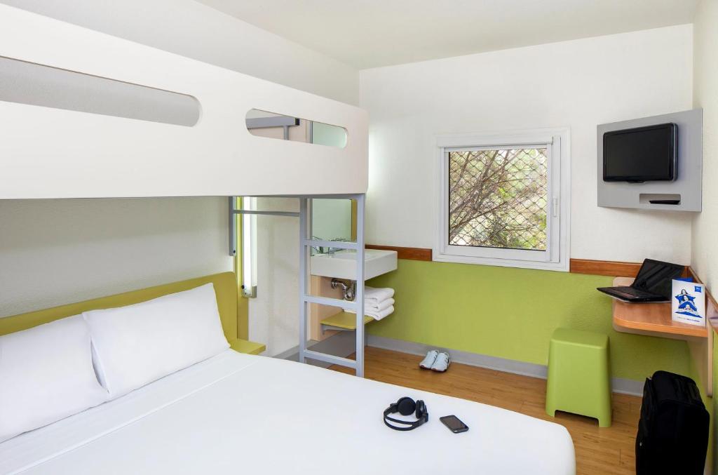 Ibis Budget Camberra Exterior foto