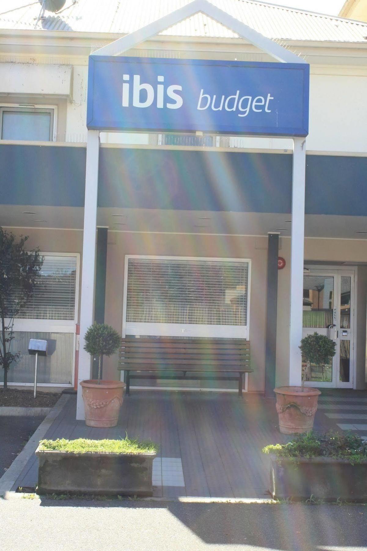 Ibis Budget Camberra Exterior foto