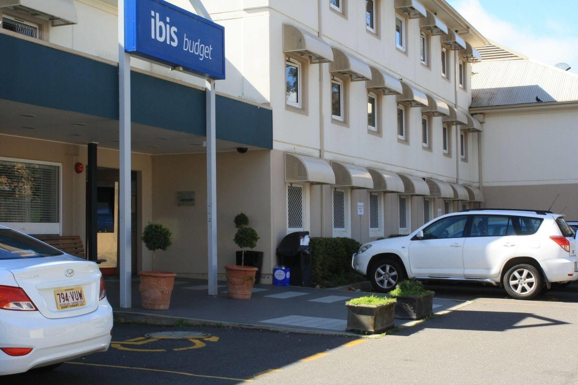Ibis Budget Camberra Exterior foto