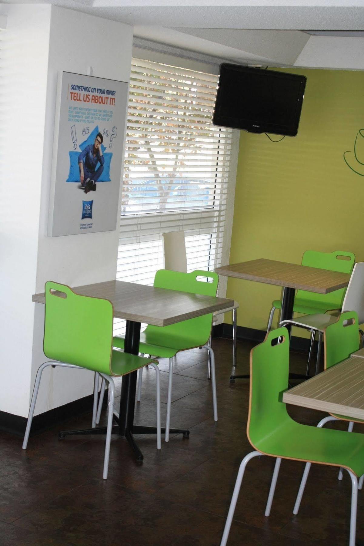 Ibis Budget Camberra Exterior foto