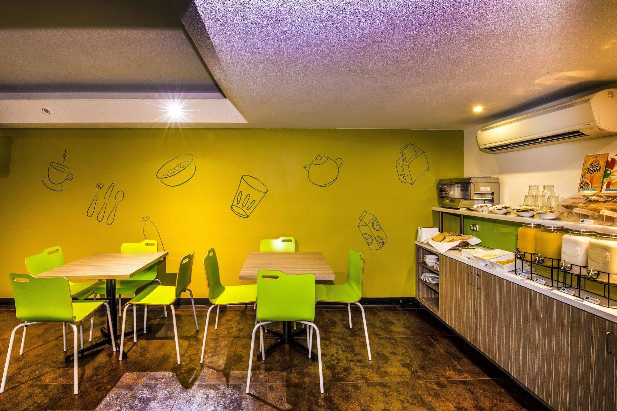 Ibis Budget Camberra Exterior foto