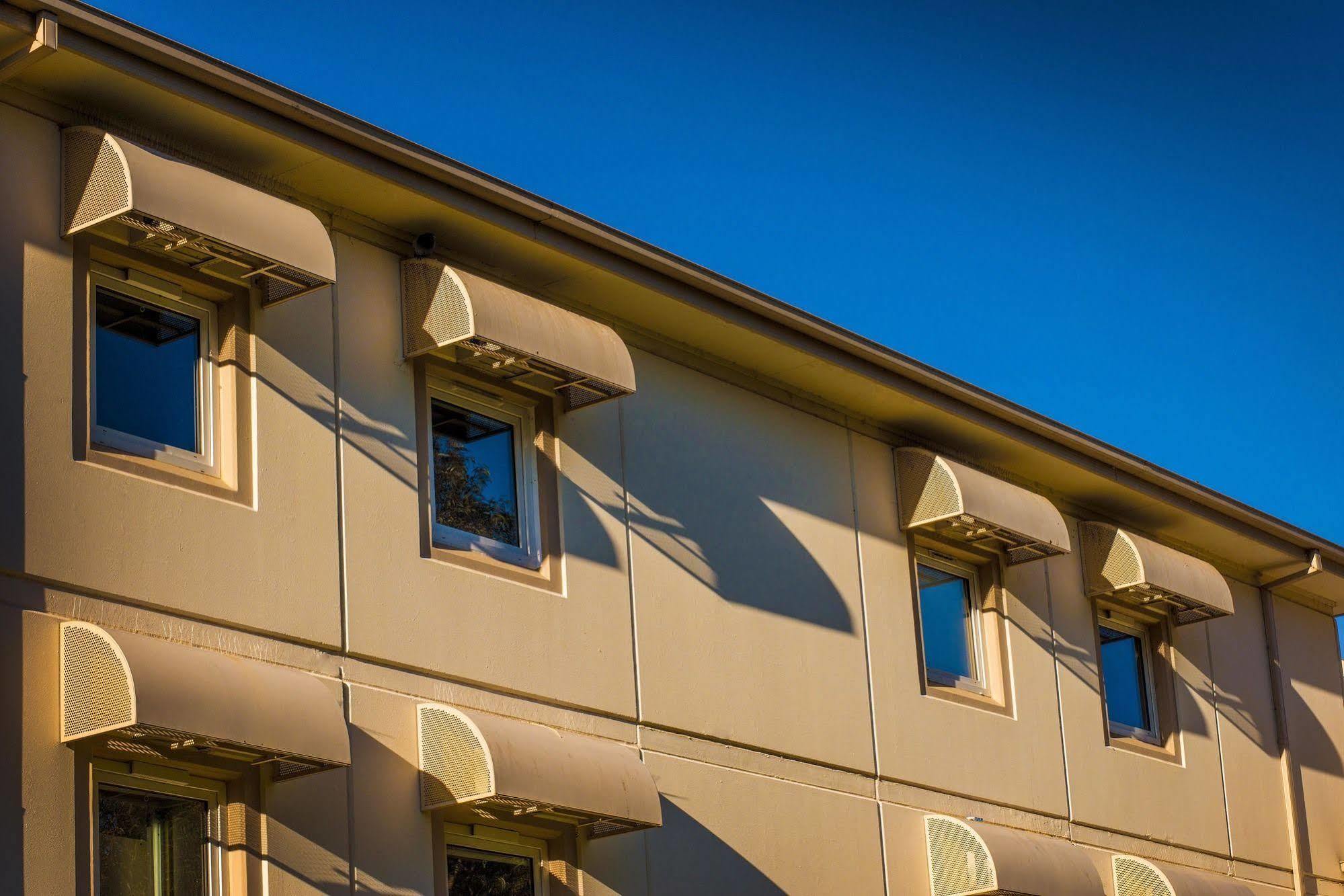 Ibis Budget Camberra Exterior foto